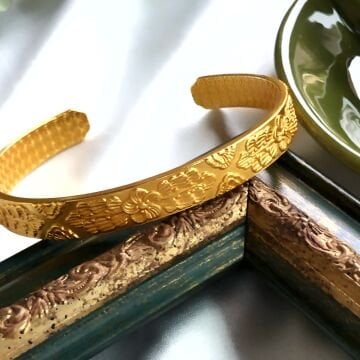 Kabartmalı Çiçek Motifli Vintage Bileklik