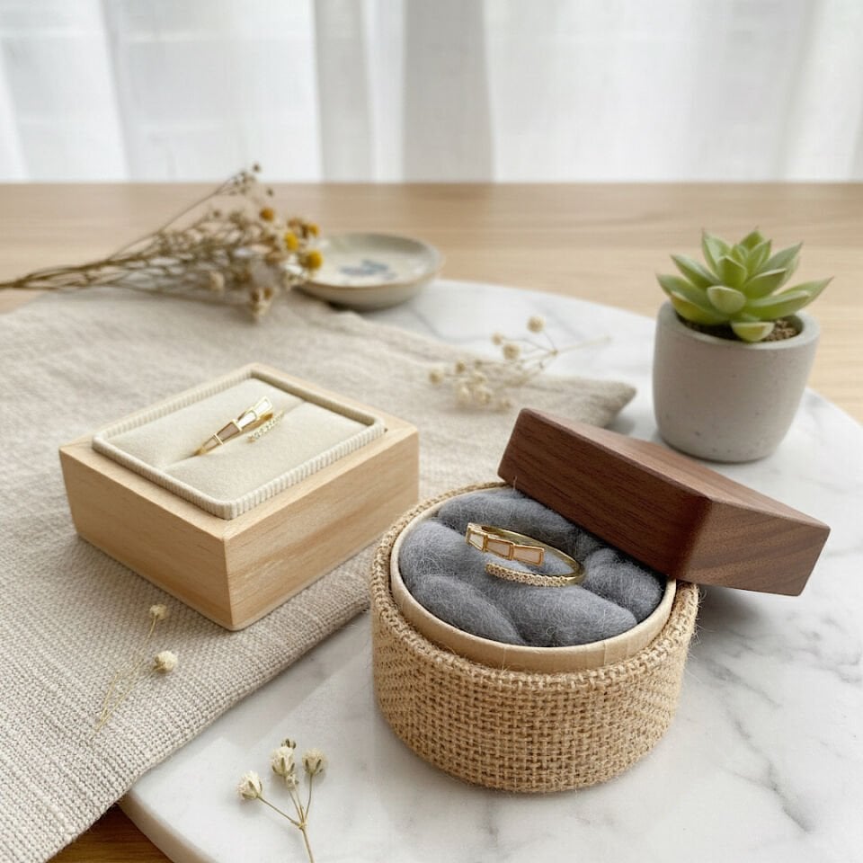 Beyaz Mineli Tasarım Yüzük