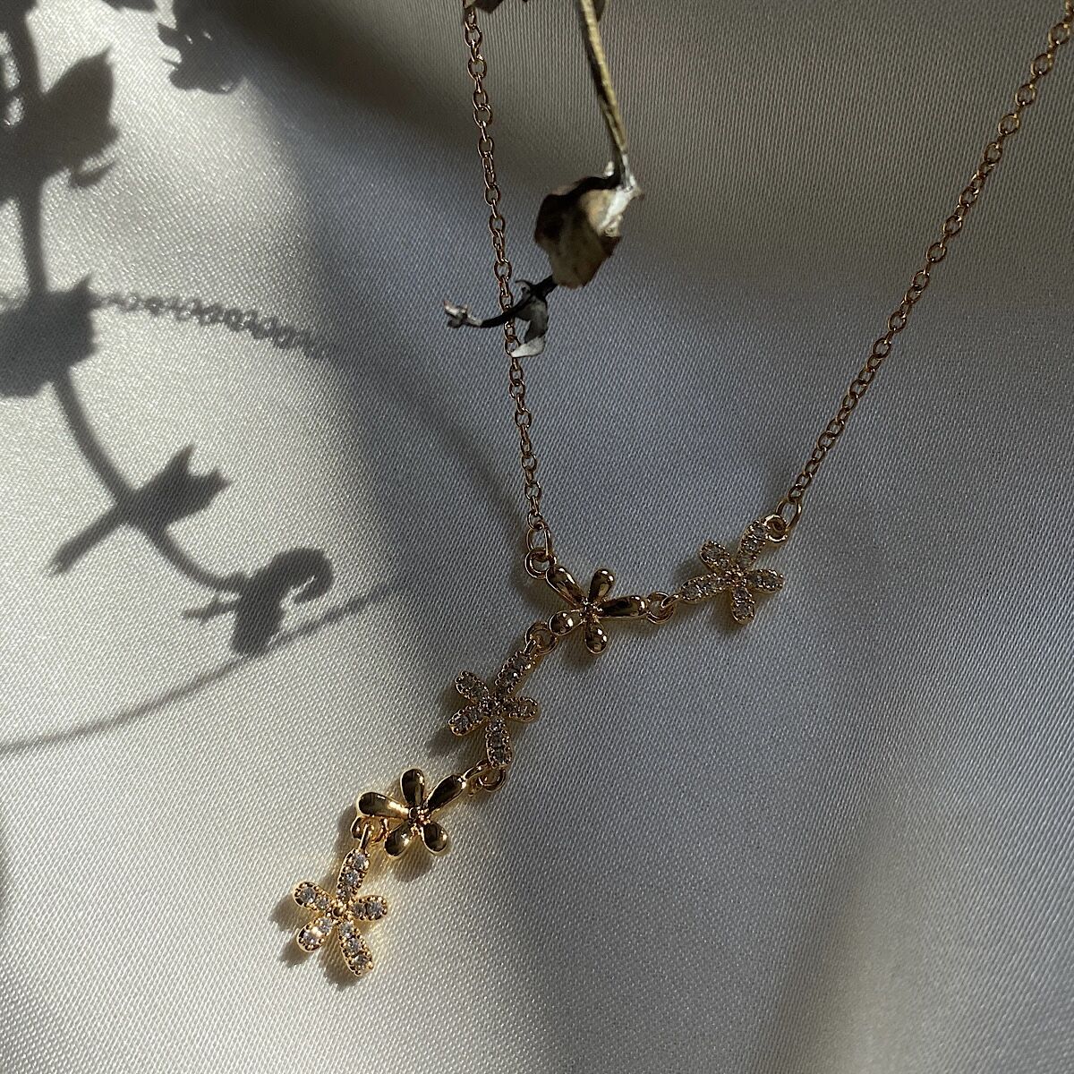 Zirkon Taşlı Çiçek  Tasarım Çelik Kolye