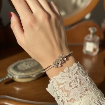 Taş Detaylı Çiçek Halka Bileklik