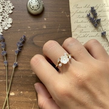 İnci Detaylı Beyaz Çiçek Vintage Yüzük