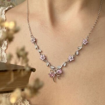 Çiçek Detaylı Kurdele Vintage Kolyeler