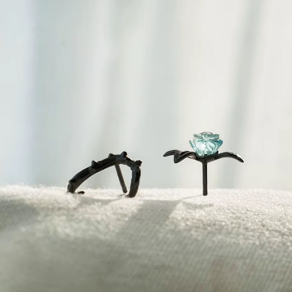 Mavi Gül ve Diken Tasarım Gümüş Küpe