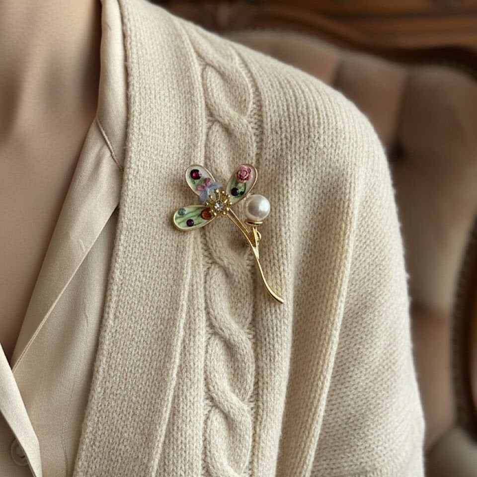 Kelebek Detaylı Çiçek Broş