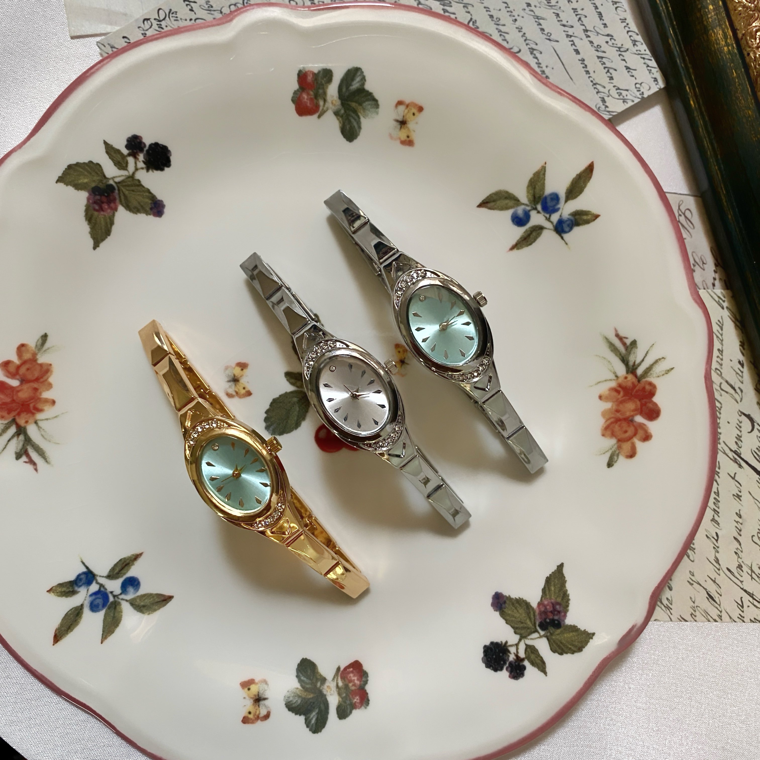 Vintage Oval Kadran Tasarım Saat