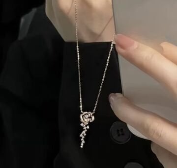 Rose Whisper Gümüş Kolye