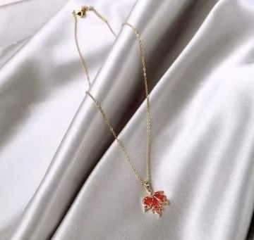 Kırmızı Akçaağaç Yaprağı Çelik Kolye