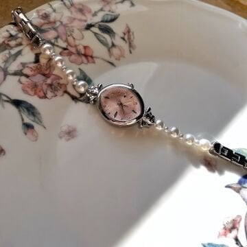 Pembe Oval Kadran İnci Tasarım Saat