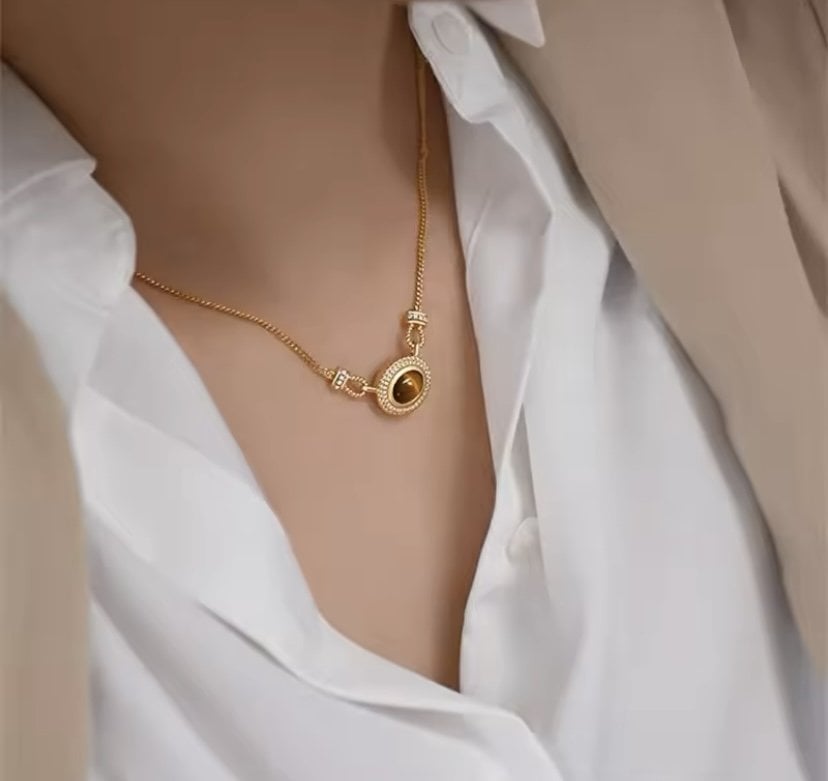 Vintage Stone and Pearl Kolye