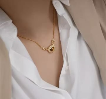 Vintage Stone and Pearl Kolye