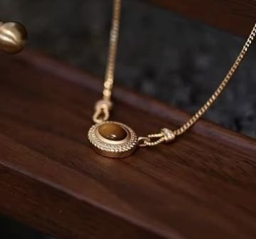 Vintage Stone and Pearl Kolye