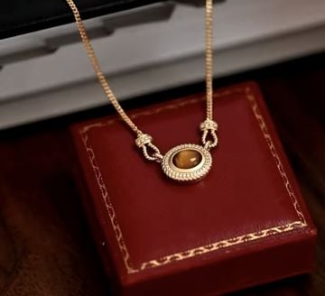 Vintage Stone and Pearl Kolye