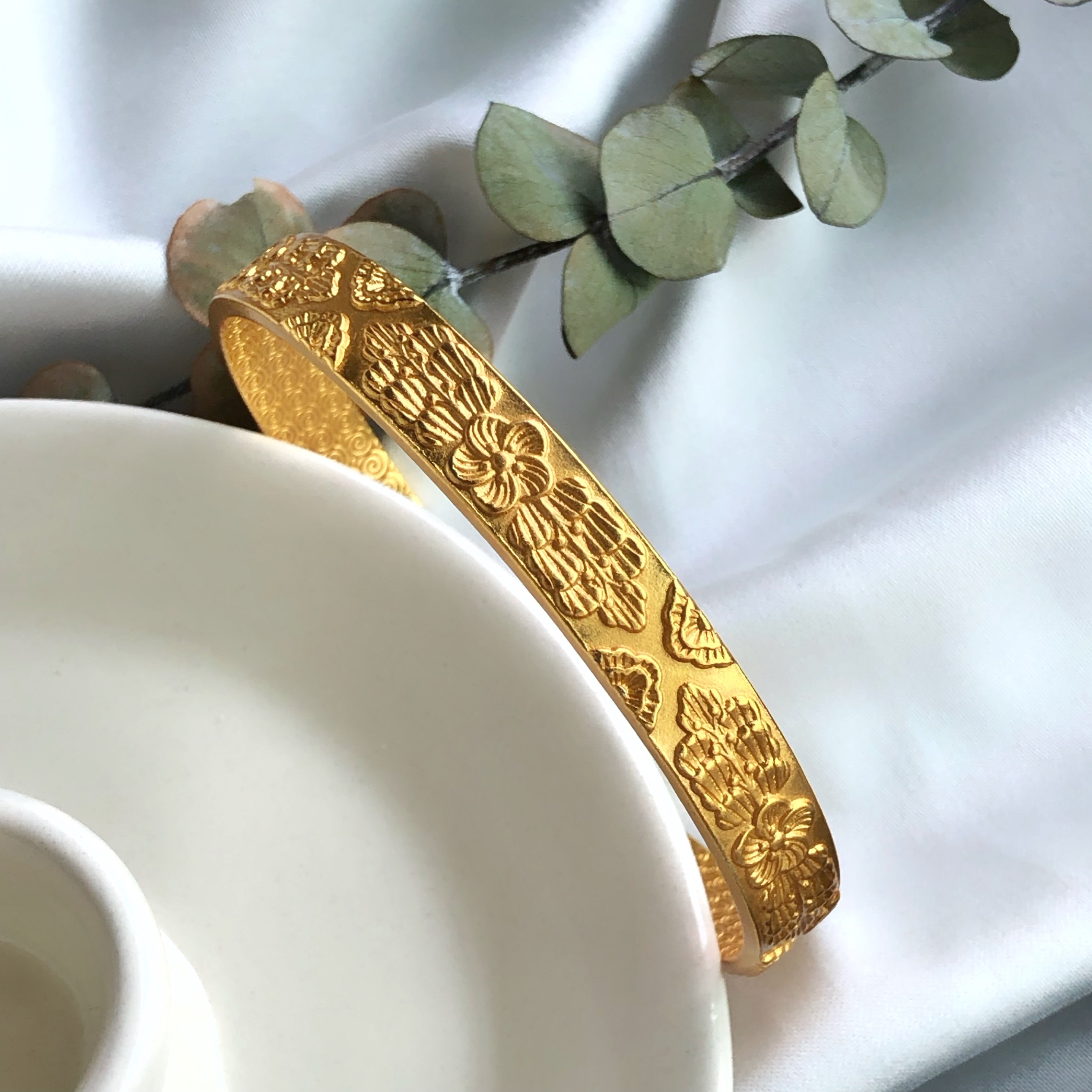 Kabartmalı Çiçek Motifli Vintage Bileklik