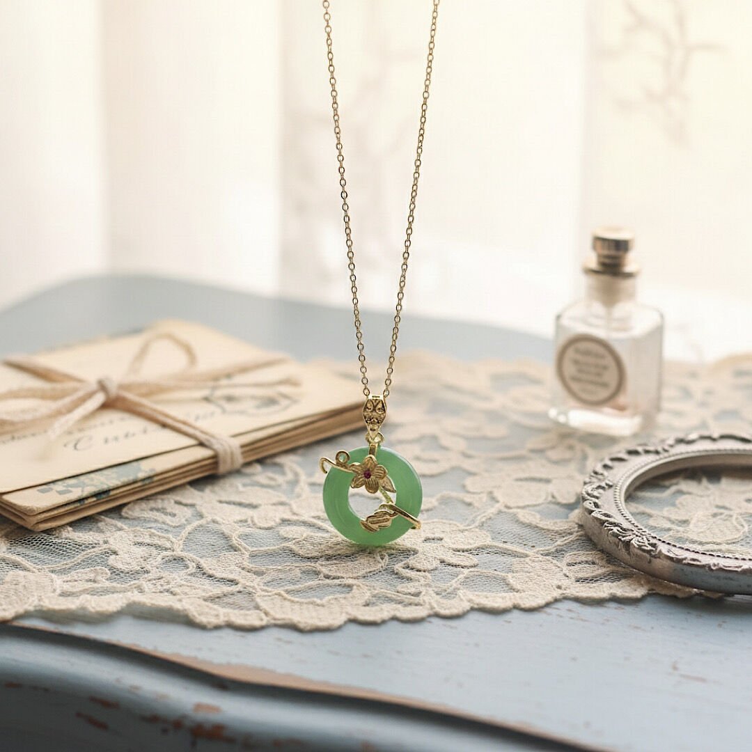 Gold Çiçek Detay Yeşil Vintage Çelik Kolye
