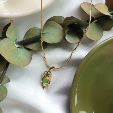 Yeşil Taşlı Yaprak Tasarım Çelik Kolye
