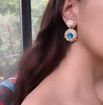 Vintage Mavi Taşlı Gül Detaylı Küpe