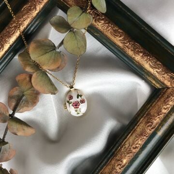 Vintage Çiçek Desenli Çelik Kolye