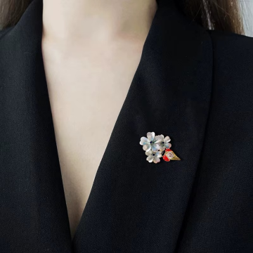 Uğur Böceği ve Çiçek Tasarım Broş