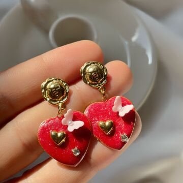 Vintage Kelebek Detaylı Kalp Tasarım Küpe