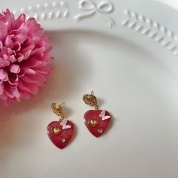 Vintage Kelebek Detaylı Kalp Tasarım Küpe