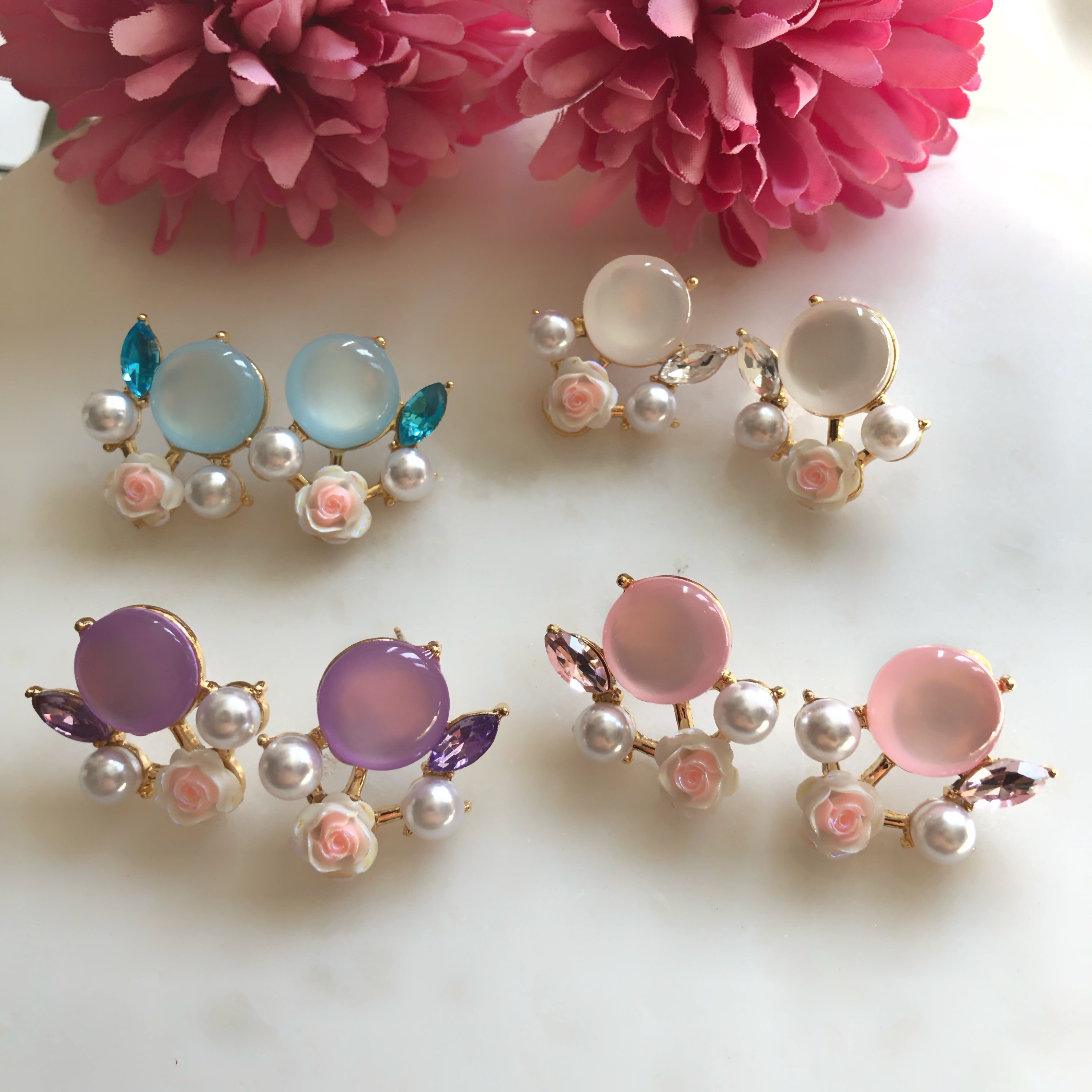 Gül ve İnci Detaylı Renkli Taşlı Vintage Küpeler