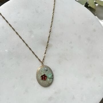 Vintage Sedefli Çiçek Detaylı Çelik Kolye