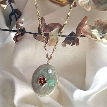 Vintage Sedefli Çiçek Detaylı Çelik Kolye