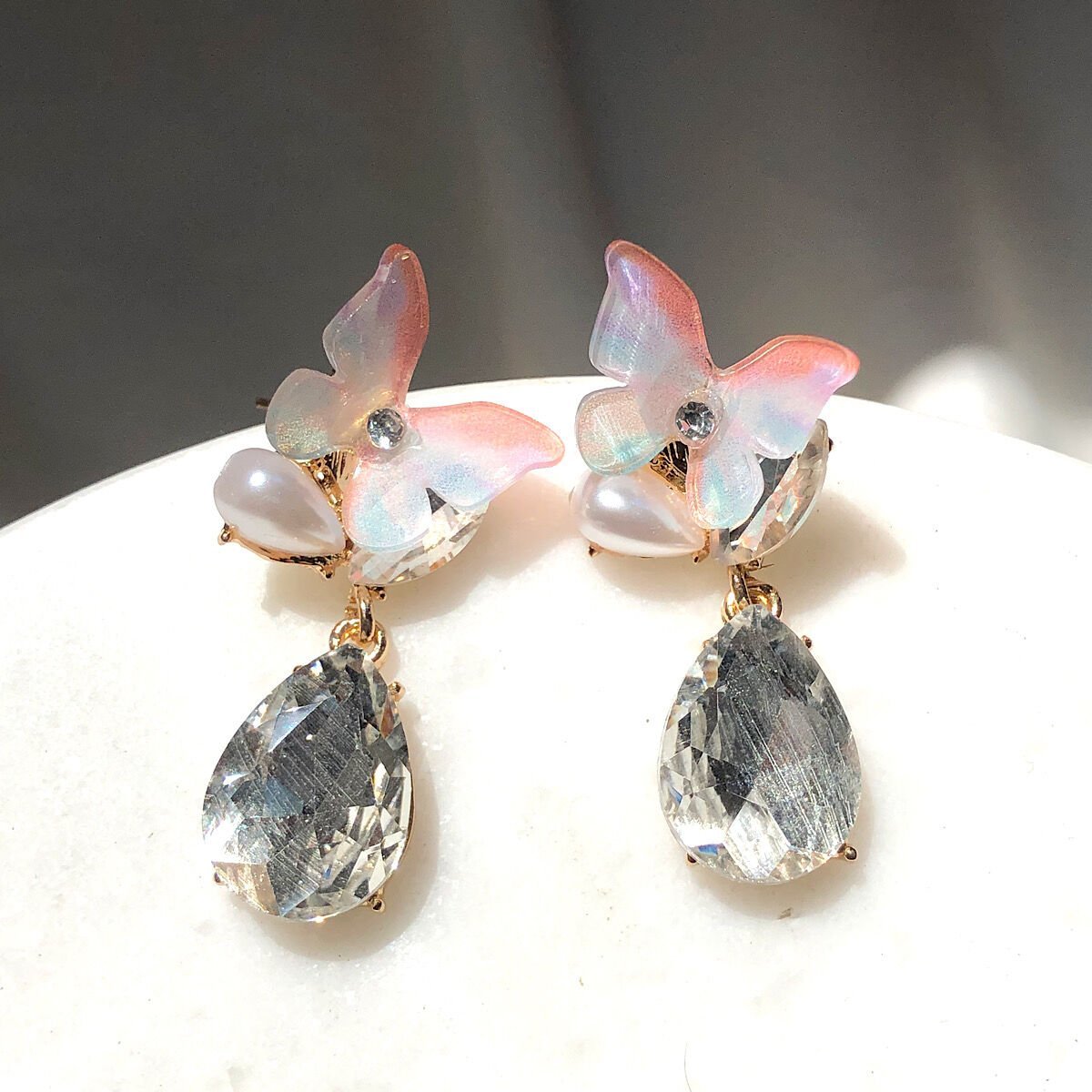 Renkli Kelebek Tasarım Küpeler Beyaz