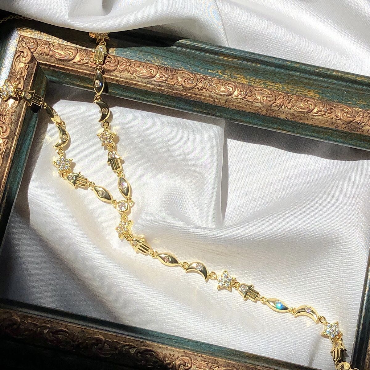Yıldız, Ay ve Hamsa Figürlü Gold Tasarım Y Kolye