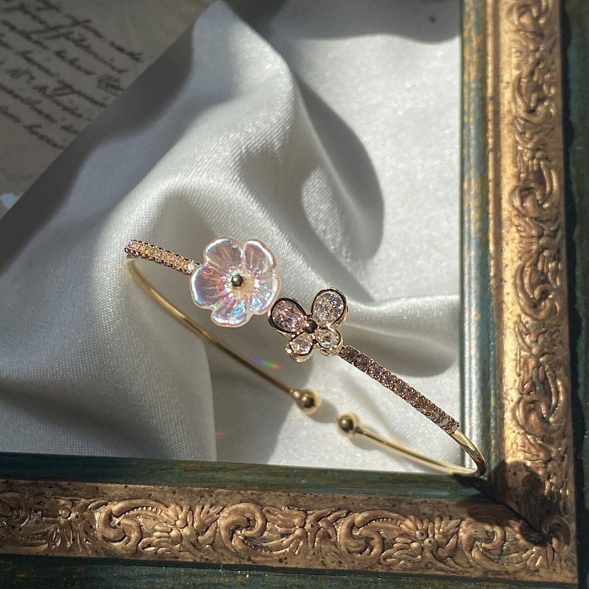 Çiçek Tasarım Taşlı Halka Bileklik