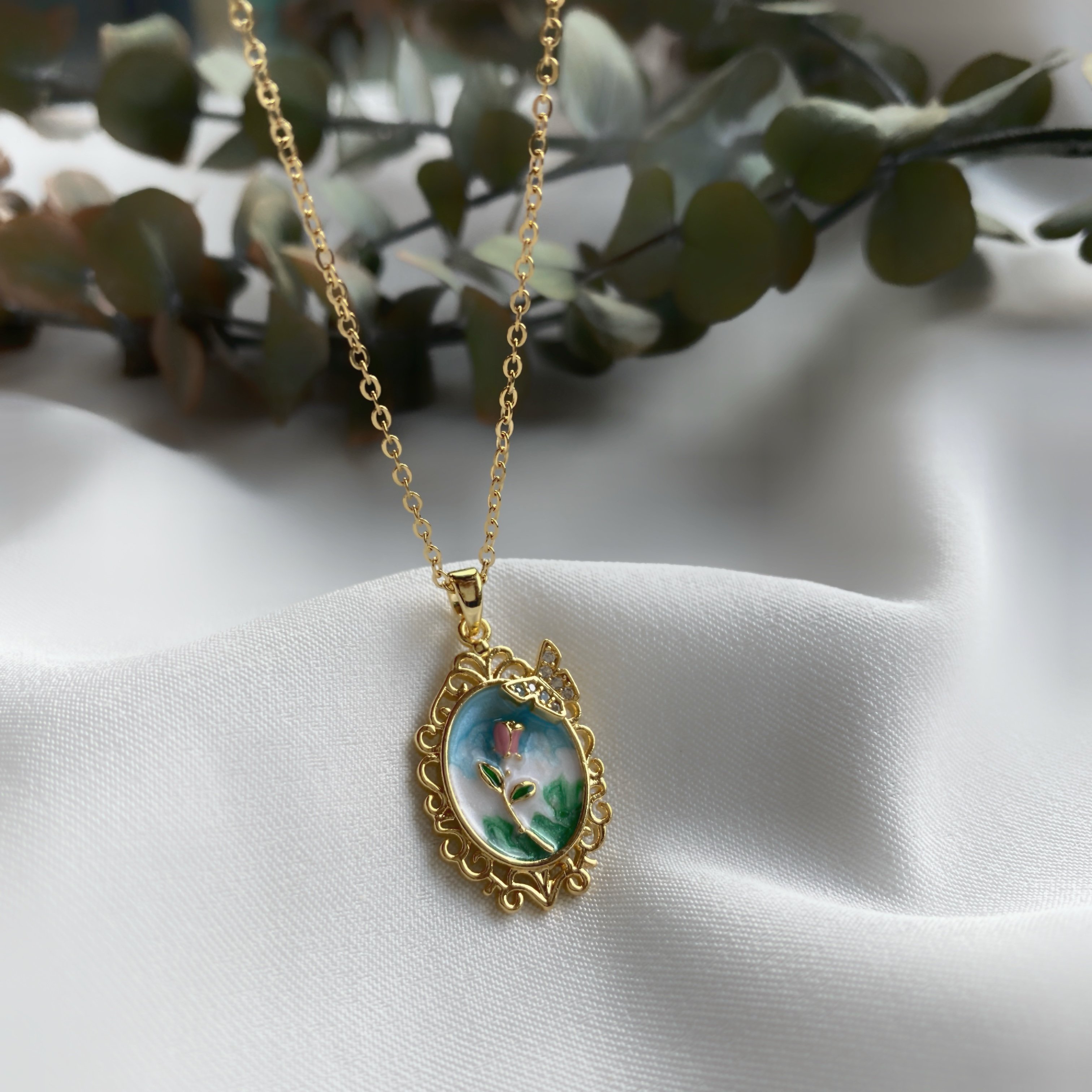 Kelebek Detaylı Rose Çelik Kolye