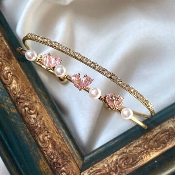 Pembe Kalp ve İnci Figürlü Halka Bileklik