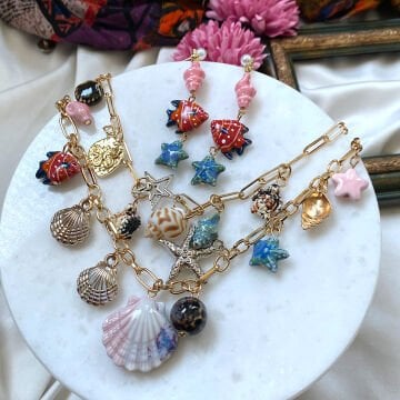 Deniz Kabuğu Charmlı Çift Katmanlı Kolye