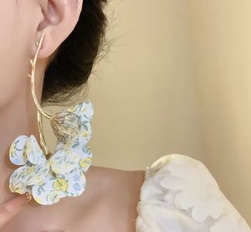 Vintage İnci Detay Çiçek Desenli Küpeler