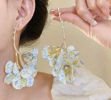 Vintage İnci Detay Çiçek Desenli Küpeler