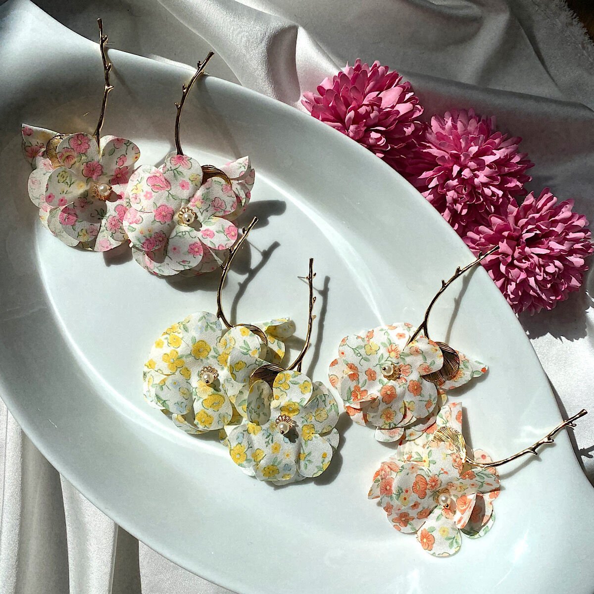 Vintage İnci Detay Çiçek Desenli Küpeler