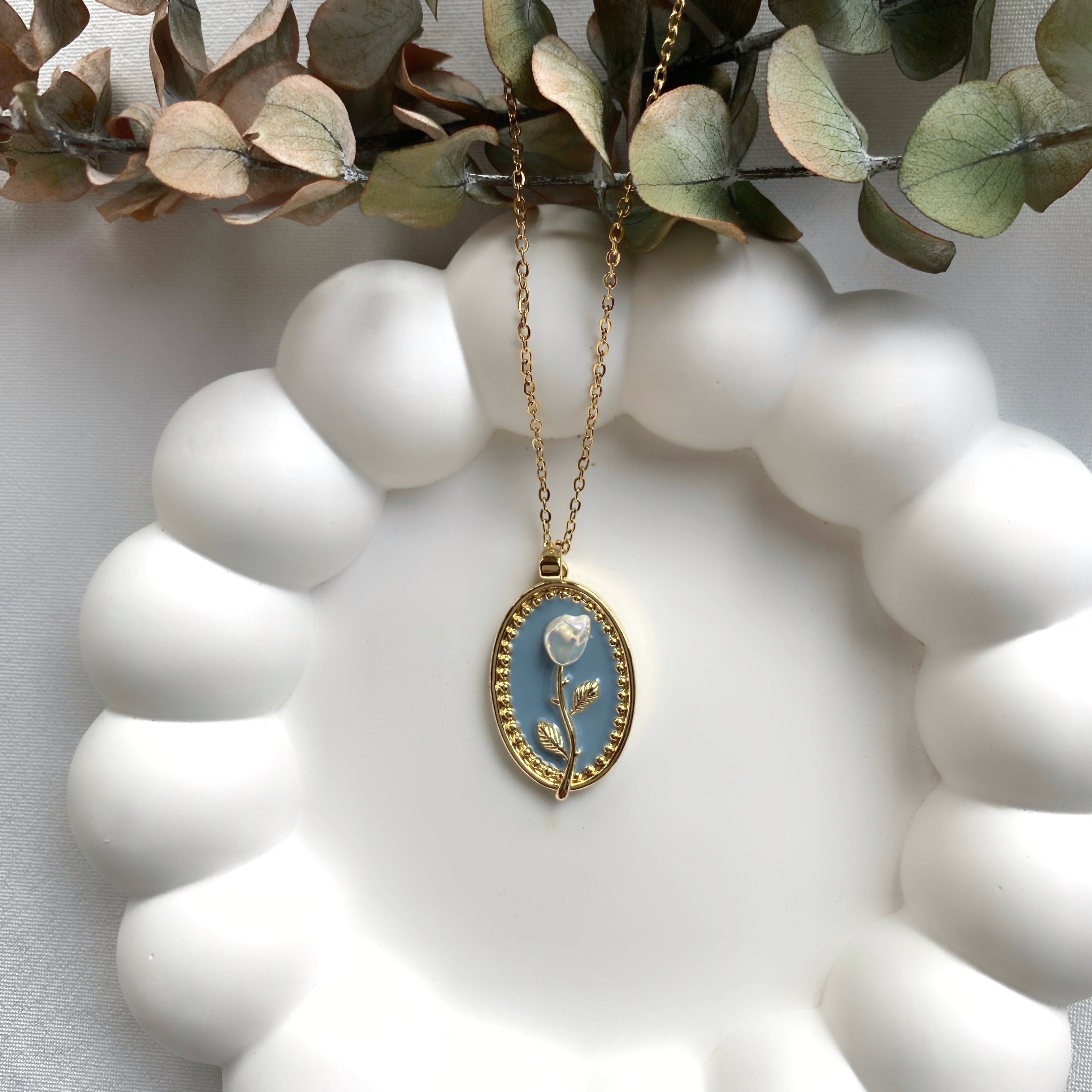 Vintage Beyaz Gül Çelik Kolye