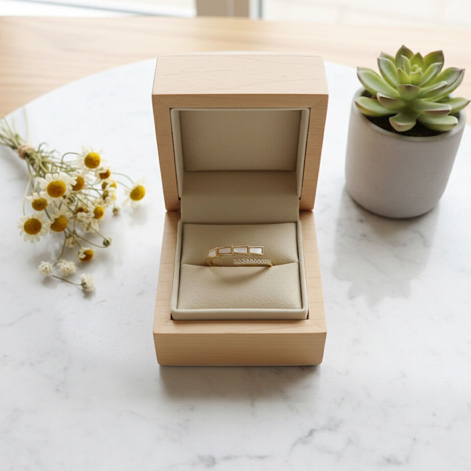 Beyaz Mineli Tasarım Yüzük