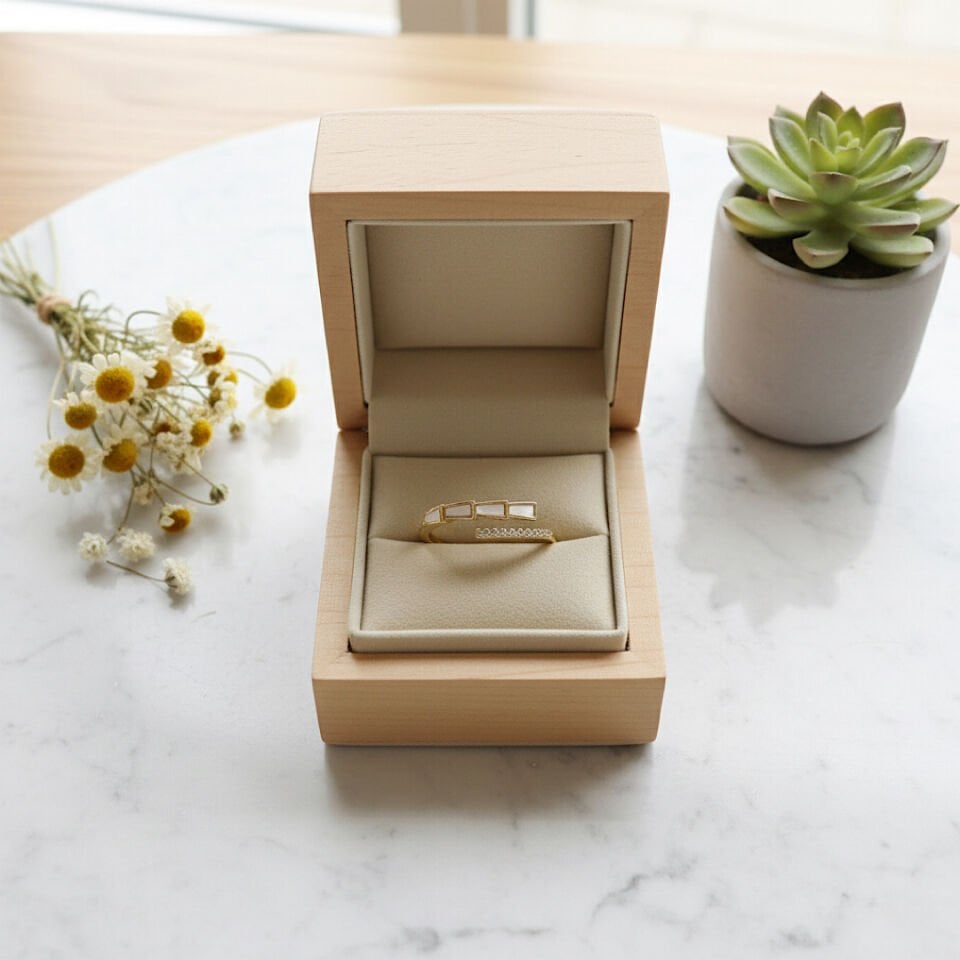 Beyaz Mineli Tasarım Yüzük