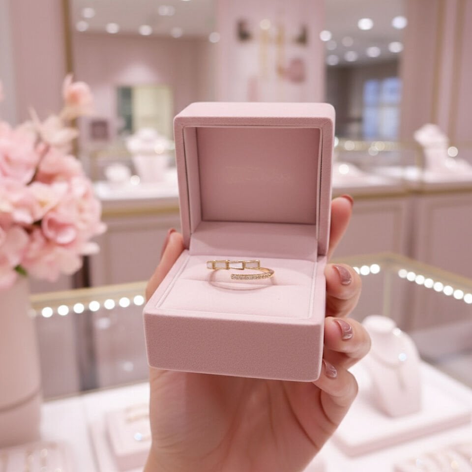 Beyaz Mineli Tasarım Yüzük