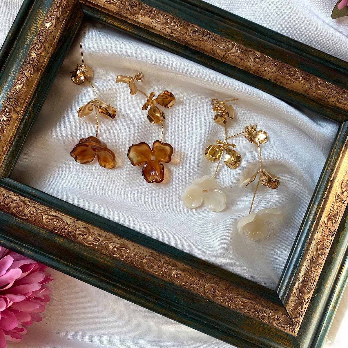 Vintage Çiçek Figürlü Sarkıt Küpeler