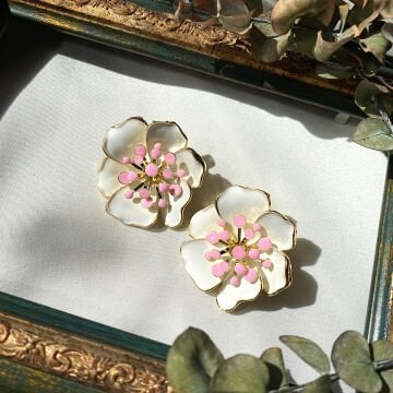 Pembe Beyaz Tasarım Çiçek Küpe