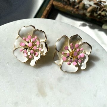 Pembe Beyaz Tasarım Çiçek Küpe