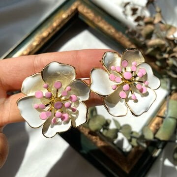 Pembe Beyaz Tasarım Çiçek Küpe