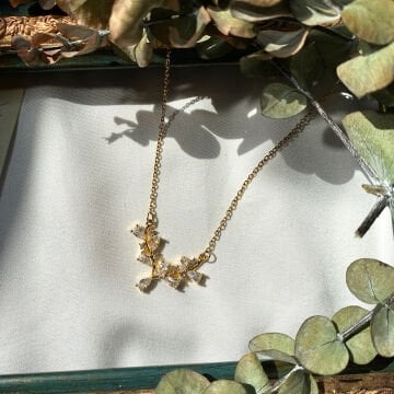 Taşlı Yaprak Tasarım Gold Çelik Kolye