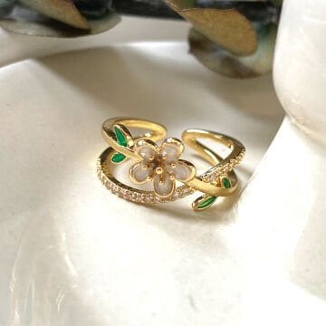 Taşlı Beyaz Çiçek Çapraz Tasarım Yüzük