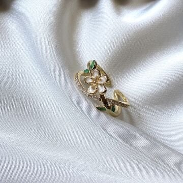 Taşlı Beyaz Çiçek Çapraz Tasarım Yüzük