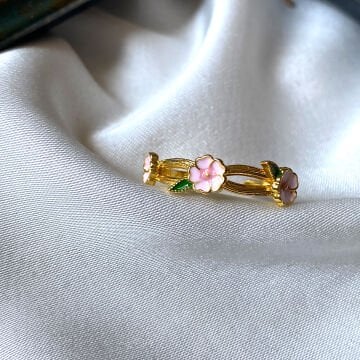 Yeşil Yapraklı Pembe Çiçek Yüzük