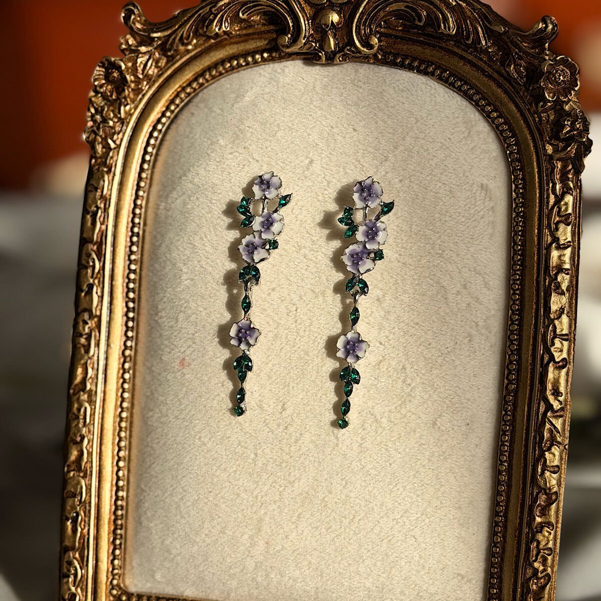 Mor Çiçek Sarkıt Küpe