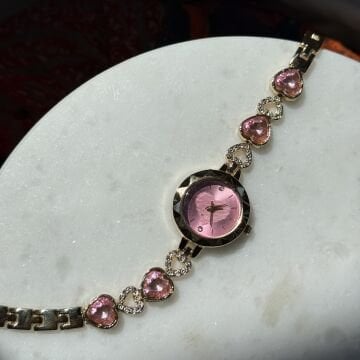 Pembe Kalp Tasarım Taşlı Saat
